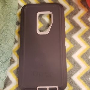 Purple otterbox defender